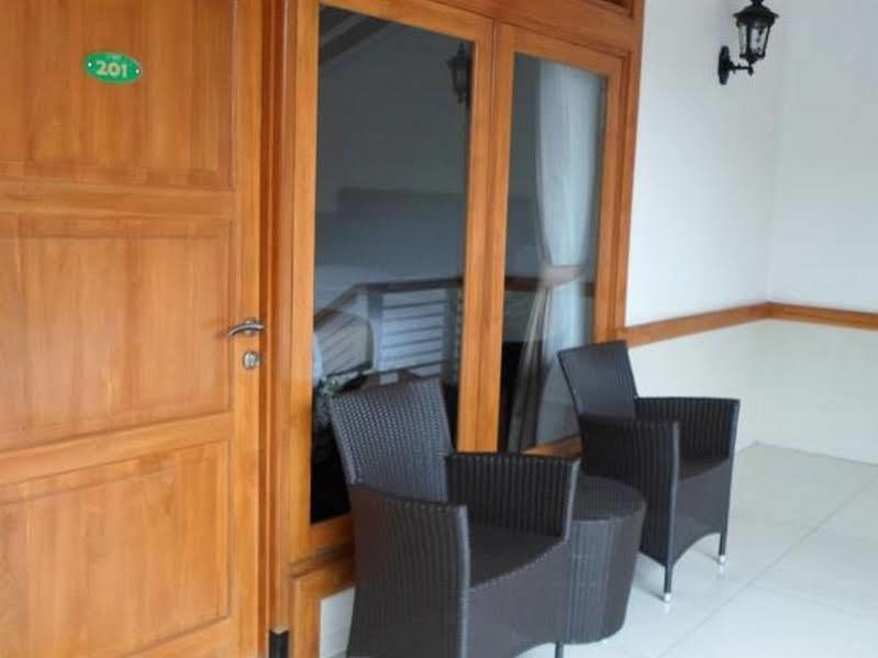 Oyo 1210 Nice Guesthouse Бандунг Экстерьер фото