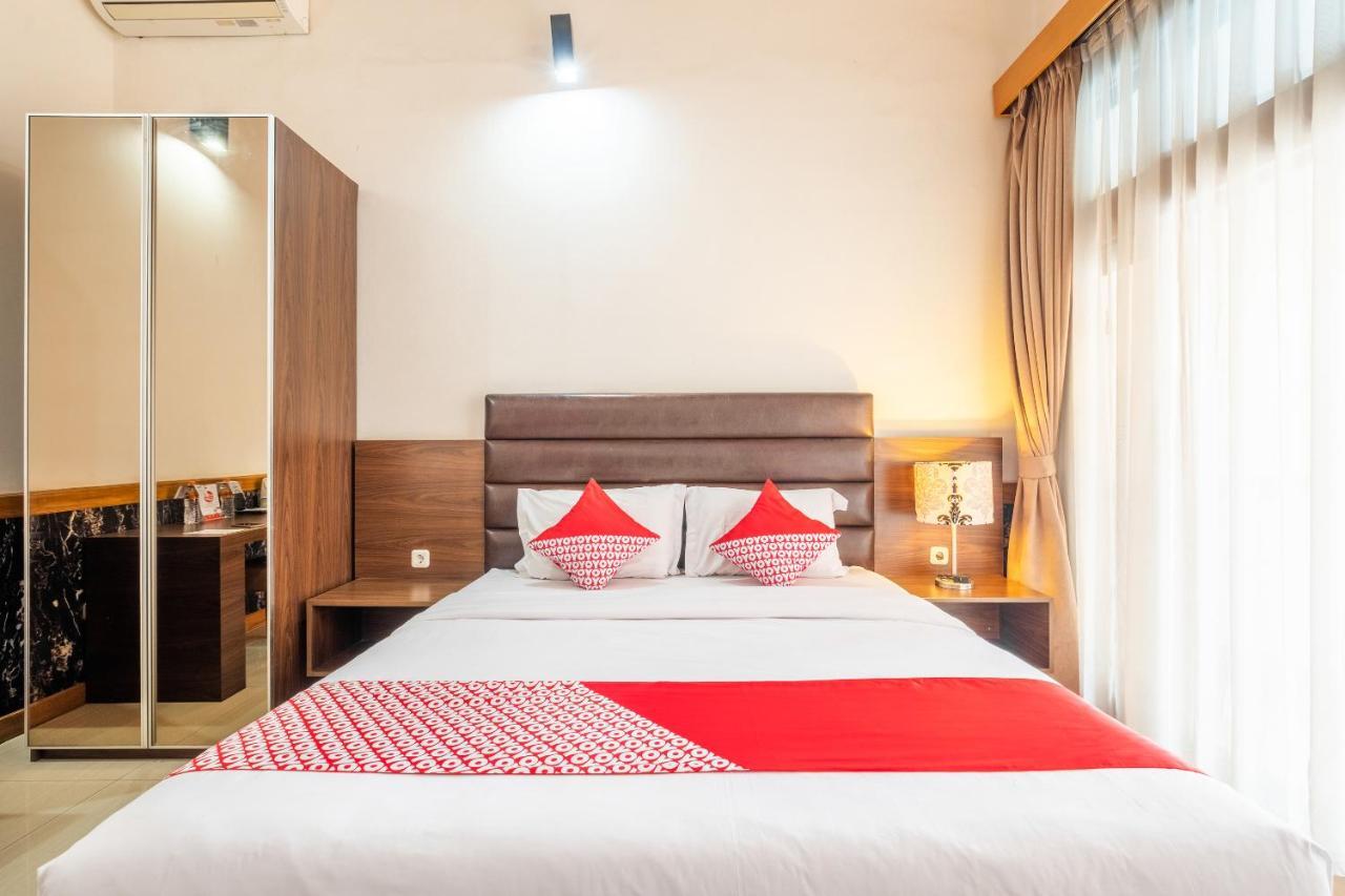 Oyo 1210 Nice Guesthouse Бандунг Экстерьер фото